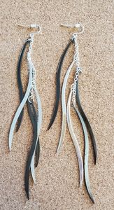 🌟 5 for $15 🌟 Silver and black wavy dropdown earrings